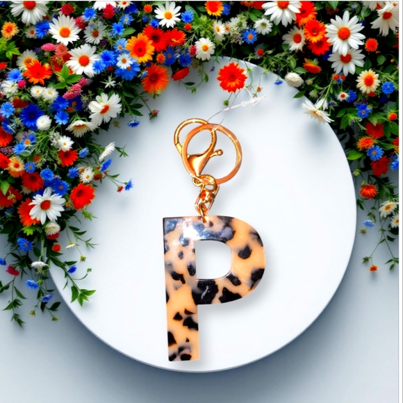 Initial Leopard Print Keychain - Picture 1 of 1